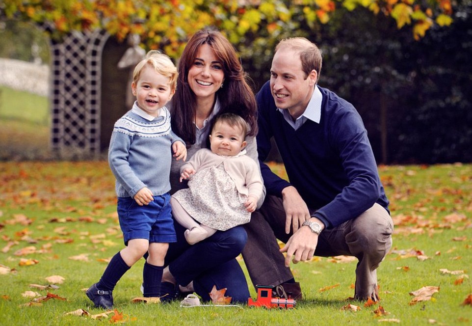2F7AEB0300000578-3365466-This_is_the_Christmas_card_from_William_Kate_George_and_Charlott-m-10_1450433834502